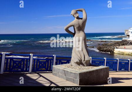 Monumento Al Pescador Statue von Paco Curbel. El Cotillo, Fuerteventura, Kanarische Inseln, Spanien. Stockfoto