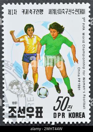 Von Nordkorea gedruckte Briefmarke, die die 1. FIFA-Weltmeisterschaft für Frauenfußball China um 1991 fördert. Stockfoto