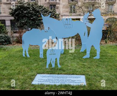 DAS NEUE KRIEGSDENKMAL IN PARIS EHRT TIERE, DIE IM DIENST GESTORBEN SIND Stockfoto