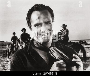 Legendärer Schauspieler, ein lächelnder Marlon Brando in One-Eyed Jacks, Werbefoto (Paramount, 1961) Stockfoto