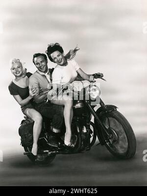 Marlon Brando, Peggy Marlon und Yvonne Doughty in „The Wild One“ von Edward Cronenweth (Columbia, 1953) Werbefoto Stockfoto