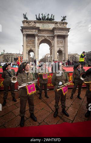 Mailand, Italien. Februar 2024. Foto Marco Ottico/LaPresse 11 - 02 - 2024 Milano, Italia - Cronaca - Capodanno Cinese anno del Dragone Sotto l'arco della Pace Foto Marco Ottico/LaPresse 11 - 02 - 2024 Mailand, Italien - Nachrichten - Chinesisches Neujahr des Drachen unter dem Friedensbogen Credit: LaPresse/Alamy Live News Stockfoto