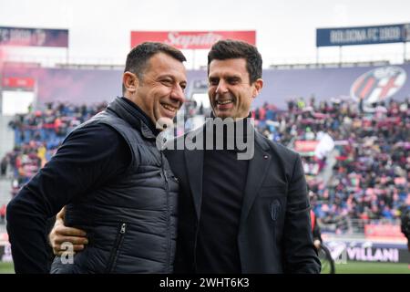Bologna, Italien. Februar 2024. Foto Massimo Paolone/LaPresse 11. Februar 2024 - Bologna, Italia - Sport, calcio - Bologna vs Lecce - Campionato italiano di calcio Serie A TIM 2023/2024 - Stadio Renato DallÕAra. Nella Foto: Roberto D'Aversa (US Lecce) e Thiago Motta (Bologna F.C.) 11. Februar 2024 Bologna, Italien - Sport, calcio - Bologna vs Lecce - italienische Fußballmeisterschaft der Serie A 2023/2024 - Renato DallÕAra Stadium. Im Bild: Roberto D’Aversa (US Lecce) und Thiago Motta (Bologna F.C.) Credit: LaPresse/Alamy Live News Stockfoto