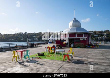 Pavillon am Ende des historischen Garth Pier, Bangor, Nordwales. Stockfoto