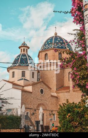 Ein malerischer Blick auf wunderschöne Gebäude in Altea, Costa Blanca, Spanien Stockfoto