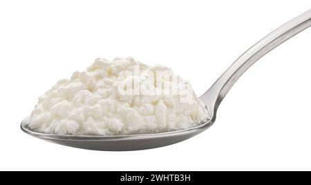 Löffel hausgemachter fettarmer Joghurt isoliert auf weißem Hintergrund, probiotische fermentierte Sauermilch Stockfoto