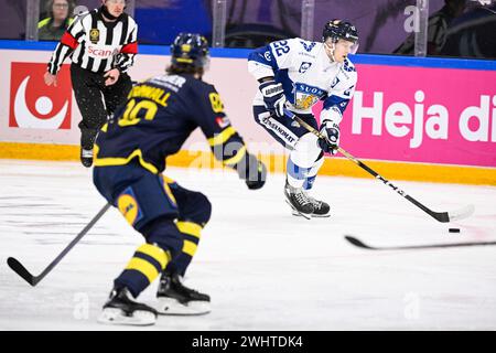 Karlstad, Schweden. Februar 2024. Finnlands Toni Utunen während des Eishockeyspiels am Sonntag bei den Beijer Hockey Games (Euro Hockey Tour) zwischen Schweden und Finnland in der Löfbergs Arena. Karlstad, 11. Februar 2024.Foto: Pontus Lundahl/TT/Code 10050 Credit: TT News Agency/Alamy Live News Stockfoto