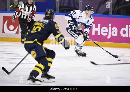 Karlstad, Schweden. Februar 2024. Finnlands Toni Utunen während des Eishockeyspiels am Sonntag bei den Beijer Hockey Games (Euro Hockey Tour) zwischen Schweden und Finnland in der Löfbergs Arena. Karlstad, 11. Februar 2024.Foto: Pontus Lundahl/TT/Code 10050 Credit: TT News Agency/Alamy Live News Stockfoto