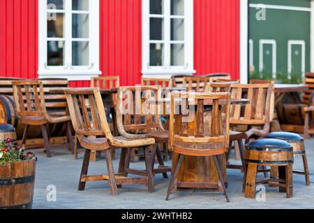 Kaffeetische im Freien im wikinger-Stil in Island Town Stockfoto