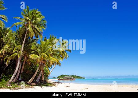 Cook Islands, Aitutaki. Polynesische Kanutour zu einer Fußinsel in Französisch-Polynesien Stockfoto