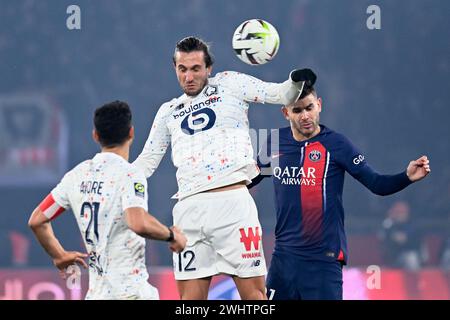 Julien Mattia / Le Pictorium - PSG / LOSC - 21. Tag der Ligue 1 Uber eat. - 11/02/2024 - Frankreich / Ile-de-France (Region) / Paris - Yusuf Yazici und Lucas Hernandez während des Spiels zwischen Paris Saint Germain (PSG) und LOSC (Lille) im Parc des Princes, 10. Februar 2024. Stockfoto