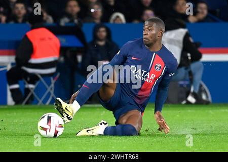 Paris, Frankreich. Februar 2024. © Julien Mattia/Le Pictorium/MAXPPP - Paris 11/02/2024 Julien Mattia/Le Pictorium - 11/02/2024 - France/Ile-de-France/Paris - Nordi Mukiele lors de la rencontre entre le Paris Saint Germain (PSG) et le LOSC (Lille), au Parc des Princes, le 10 fevrier 2024. - Valeurs ACtuelles out, JDD out, No JDD, RUSSIA OUT, NO RUSSIA OUT, NO RUSSIA #norussia/11/02/2024 - France/Ile-de-France (Region)/Paris - Nordi Mukiele während des Spiels zwischen Paris Saint Germain (PSG) und LOSC (Lille) im Parc des Princes, 10. Februar 2024. Quelle: MAXPPP/Alamy Live News Stockfoto