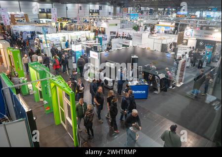 Leipzig - Tausende Besucher am ersten Wochenende: 750 Aussteller zeigen sich bei der Messe HAUS-GARTEN-FREIZEIT 11.02.2024 gegen 11 Uhr Leipzig, Leipziger Messe vom 10. bis 18. Februar 2024 zeigen sich bei der HAUS-GARTEN-FREIZEIT und der mitteldeutschen handwerksmesse wieder rund 750 Aussteller in drei Messehallen. Neue Tage lang wird aus der Leipziger Messe eine bunte Inspirationslandschaft mit Trends für Heim und Garten, jeder Menge Genuss sowie Handwerk zum Anfassen. Die mitteldeutsche handwerksmesse feiert mit ihrer 25. Auflage das Silberjubiläum. Außerdem ermöglicht die Tageskarte am erste Stockfoto