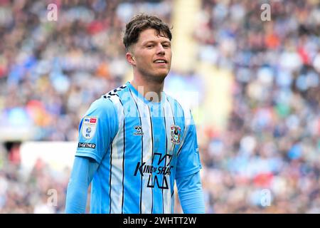 Victor Torp (29 Coventry City) während des Sky Bet Championship Matches zwischen Coventry City und Millwall in der Coventry Building Society Arena, Coventry am Sonntag, den 11. Februar 2024. (Foto: Kevin Hodgson | MI News) Credit: MI News & Sport /Alamy Live News Stockfoto