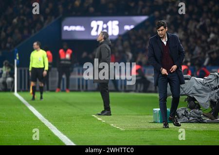 © Julien Mattia/Le Pictorium/MAXPPP - Paris 11/02/2024 Julien Mattia/Le Pictorium - 11/02/2024 - France/Ile-de-France/Paris - L'entraineur du LOSC, Paulo Fonseca lors de la rencontre entre le Paris Saint Germain (PSG) et le LOSC (Lille), au Parc des Princes, le 10 fevrier 2024. - Valeurs ACtuelles Out, JDD Out, No JDD, RUSSIA OUT, NO RUSSIA OUT #norussia/11/02/2024 - France/Ile-de-France (Region)/Paris - LOSC-Trainer Paulo Fonseca während des Spiels zwischen Paris Saint Germain (PSG) und LOSC (Lille) im Parc des Princes am 10. Februar 2024. Stockfoto