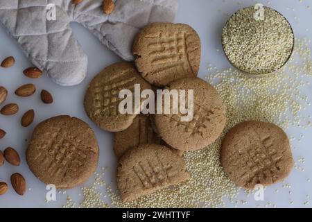 Proso Hirse Mandelkekse, ein vollkommener, glutenfreier Leckerbissen mit Proso-Millet-Mehl, Mandeln und natürlicher Süße. Perfekt für gesundheitsbewusste Lebensmittel Stockfoto