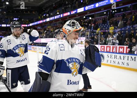 Karlstad, Schweden. Februar 2024. Finnlands Torhüter Emil Larmi nach dem Eishockeyspiel am Sonntag bei den Beijer Hockey Games (Euro Hockey Tour) zwischen Schweden und Finnland in der Löfbergs Arena. Karlstad, 11. Februar 2024.Foto: Pontus Lundahl/TT/Code 10050 Credit: TT News Agency/Alamy Live News Stockfoto