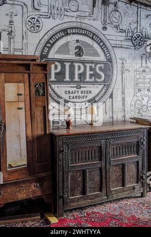 Pipes Brewery. King's Road Yard Street Market, Pontcanna, Cardiff. Bauernmarkt, Pop-ups, Kunst, Handwerk, Essen. Handwerkliches Essen, Kunsthandwerk und Kunsthandwerk. Stockfoto