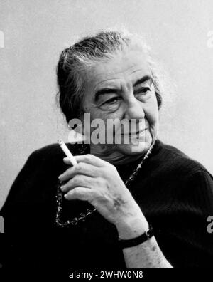 Golda Meir. Porträt der ehemaligen israelischen Premierministerin Golda Meir (geb. Mabovitch; 1898–1978) von Bernard Gotfryd aus dem Jahr 1968. Golda Meir war Israels erste und einzige weibliche Premierministerin. Stockfoto