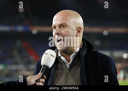 ROTTERDAM - Feyenoord-Trainer Arne Slot während des niederländischen Eredivisie-Spiels zwischen Feyenoord und Sparta Rotterdam im Feyenoord Stadium de Kuip am 11. Februar 2024 in Rotterdam, Niederlande. ANP BART STOUTJESDIJK Stockfoto