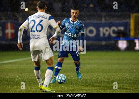 Como, Italien. Februar 2024. Gabriel Strettezza (Como 1907) wurde während des Spiels der Serie B zwischen Como 1907 und Brescia im Stadio Comunale G. Sinigaglia gesehen. Endpunktzahl; Como 1907 1-0 Brescia. (Foto: Mattia Martegani/SOPA Images/SIPA USA) Credit: SIPA USA/Alamy Live News Stockfoto