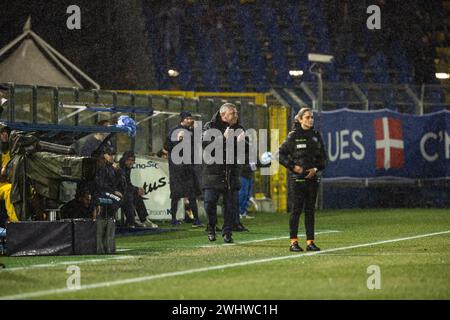 Como, Italien. Februar 2024. Osian Roberts Head Coach (Como 1907) wurde während des Spiels der Serie B zwischen Como 1907 und Brescia im Stadio Comunale G. Sinigaglia gesehen. Endpunktzahl; Como 1907 1-0 Brescia. (Foto: Mattia Martegani/SOPA Images/SIPA USA) Credit: SIPA USA/Alamy Live News Stockfoto