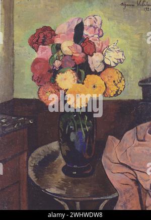 Valadon - Tisch ronde 1920 - Vase de Fleurs avec Tisch ronde et draperie Stockfoto