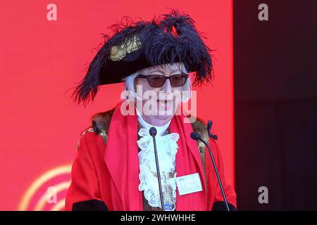 London, Großbritannien. Februar 2024. Patricia McAllister, Lord Mayor of Westminster, spricht während der chinesischen Neujahrsfeier am Trafalgar Square im Zentrum von London. Tausende von Menschen versammelten sich auf dem Trafalgar Square, um das Jahr des Drachen oder das chinesische Neujahr zu feiern. Quelle: SOPA Images Limited/Alamy Live News Stockfoto