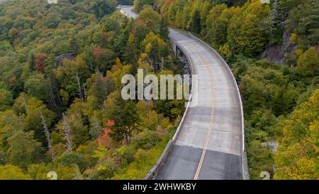Luftaufnahme Des Linn Cove Viaduct Auf Dem Blue Ridge Parkway Stockfoto