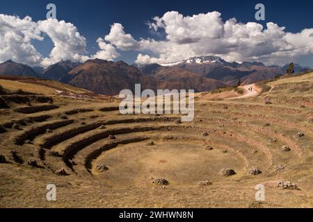 Die großen runden Terrassen des archäologischen Komplexes von Moray, in der Nähe von Maras, Cusco, Peru. Stockfoto