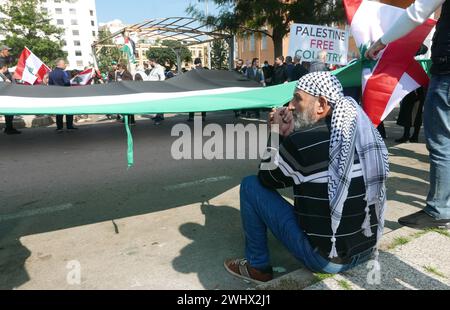 Beirut, Libanon. Februar 2024. Ein Schuss propalästinensischer Proteste in Beirut, Libanon, 11. Februar 2024. (Foto: Elisa Gestri/SIPA USA) Credit: SIPA USA/Alamy Live News Stockfoto