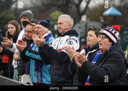 Halifax, England - 7. Februar 2024 - Wakefield Trinity Fans. Rugby League Challenge Cup, Siddal ARLFC vs Wakefield Trinity in Chevinedge (Siddal Sports and Community Centre), Halifax, UK Dean Williams Stockfoto