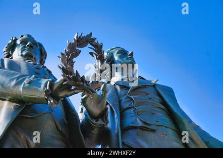 Goethe- und Schiller-Denkmal vor dem Nationaltheater in Weimar Stockfoto