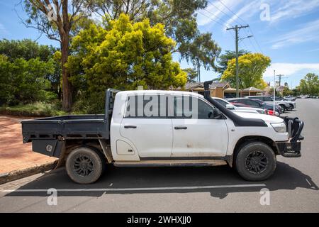 2018 weißer Toyota Landcruiser Utility Truck im Stadtzentrum von Mudgee, Australien Stockfoto