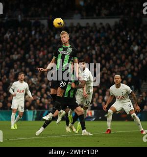 London, Großbritannien. Februar 2024. Jan Paul van Hecke aus Brighton & Hove Albion steht beim Premier League-Spiel zwischen Tottenham Hotspur und Brighton und Hove Albion am 10. Februar 2024 im Tottenham Hotspur Stadium in London, England. Foto von Ken Sparks. Nur redaktionelle Verwendung, Lizenz für kommerzielle Nutzung erforderlich. Keine Verwendung bei Wetten, Spielen oder Publikationen eines einzelnen Clubs/einer Liga/eines Spielers. Quelle: UK Sports Pics Ltd/Alamy Live News Stockfoto