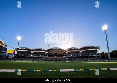 Adelaide, Australien, 11. Februar 2024. Sun untergeht während des zweiten Spiels der T20 International Series zwischen Australien und West Indies im Adelaide Oval am 11. Februar 2024 in Adelaide, Australien. Quelle: Santanu Banik/Speed Media/Alamy Live News Stockfoto