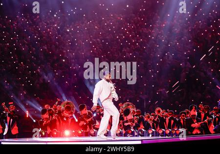 Las Vegas, Usa. Februar 2024. Am Sonntag, den 11. Februar 2024, tritt der Headliner der Super Bowl LVIII Halftime Show Usher im Allegiant Stadium in Las Vegas, Nevada auf. Foto: John Angelillo/UPI Credit: UPI/Alamy Live News Stockfoto