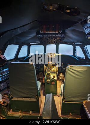 Das Cockpit der Konstellationsflugzeuge aus den 1950er Jahren ist jetzt Teil der Cocktailbar The Connie, die sich im TWA Hotel am Flughafen JFK in Queens, USA befindet Stockfoto