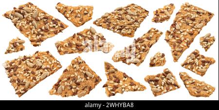 Gebrochenes Knäckebrot, Vollkorncracker mit Leinsamen isoliert auf weißem Hintergrund Stockfoto