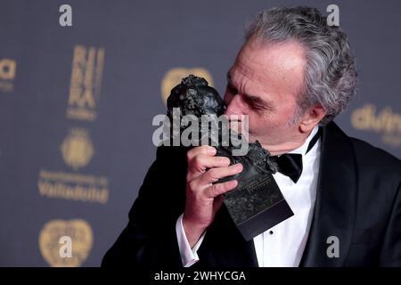 Valladolid, Spanien. Februar 2024. Valladolid, Spanien; 10.02.2024.- Jose Coronado Gewinner des besten Nebendarstellers beim Goya 2024. Charaktere auf dem Roten Teppich der Goya Awards 2024. Vermerk: Juan Carlos Rojas/dpa/Alamy Live News Stockfoto