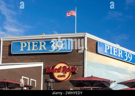 Hard Rock Cafe am Eingang zum Pier 39, Fisherman's Wharf District, San Francisco, Kalifornien, USA Stockfoto