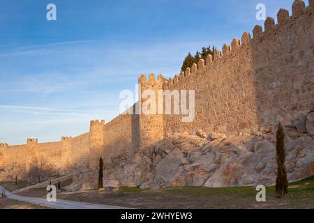 Festungsmauer und Türme in Avila Stockfoto