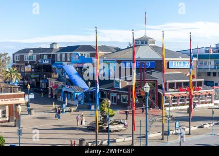 Eintritt zum Pier 39 gegenüber dem Embarcadero, Fisherman's Wharf District, San Francisco, Kalifornien, USA Stockfoto