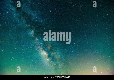 Astrophotography, Milky Way, Night sky, Detailed stars, Vibrant colors, Cosmic beauty, Galactic panorama, Starry night, Deep space Stockfoto