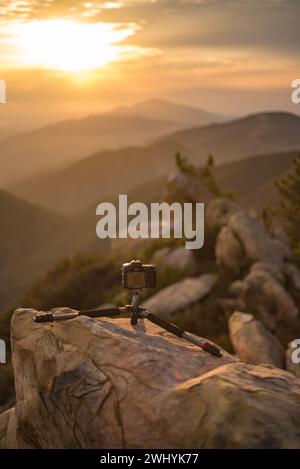 Kamera, Stativ, Zeitraffer, Santa Barbara, Berge, Sonnenuntergang, Fotografie, Zeitrafferfotografie, Berglandschaften Stockfoto