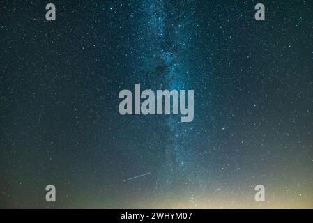 Milchstraße, Rising, Soda Lake, Zentralkalifornien, Nachthimmel, Astrofotografie, himmlische Schönheit, galaktischer Kern, nächtliche Landschaft, Sternenhimmel Stockfoto