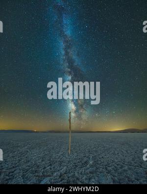 Milchstraße, Rising, Soda Lake, Zentralkalifornien, Nachthimmel, Astrofotografie, himmlische Schönheit, galaktischer Kern, nächtliche Landschaft, Sternenhimmel Stockfoto