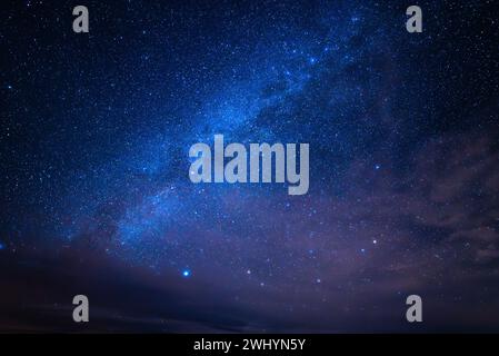 Lebhaft, Lange Belichtung, Milchstraße, Lagunennebel, Deep Sky, Astrofotografie, Kosmische Schönheit, Himmlische, Nachthimmel Stockfoto