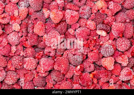 Gefrorene Himbeeren Hintergrund Textur. Blick von oben auf gefrorene Himbeeren. Stockfoto