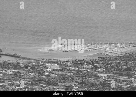 Teleobjektiv, Sonnenaufgang, Carpinteria, Ventura, Südkalifornien, Küste, Städte, Küstenansicht, Morgenlicht, Küstenstädte, Landschaftliche Schönheit, Urban Landsc Stockfoto